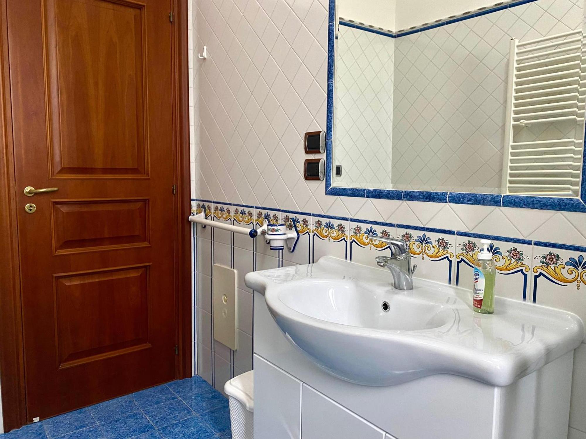 A Casa Di Don Peppino Apartment Salerno Exterior photo